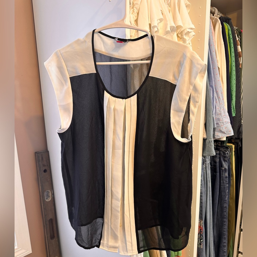Vince Camuto Black and Cream Blouse